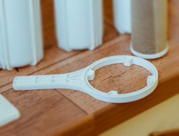 Filter housing key